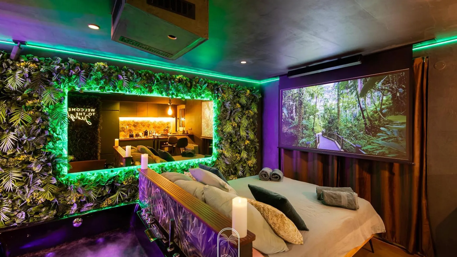 Jungle Love Room Balneo/Cinema By Hc Hyères