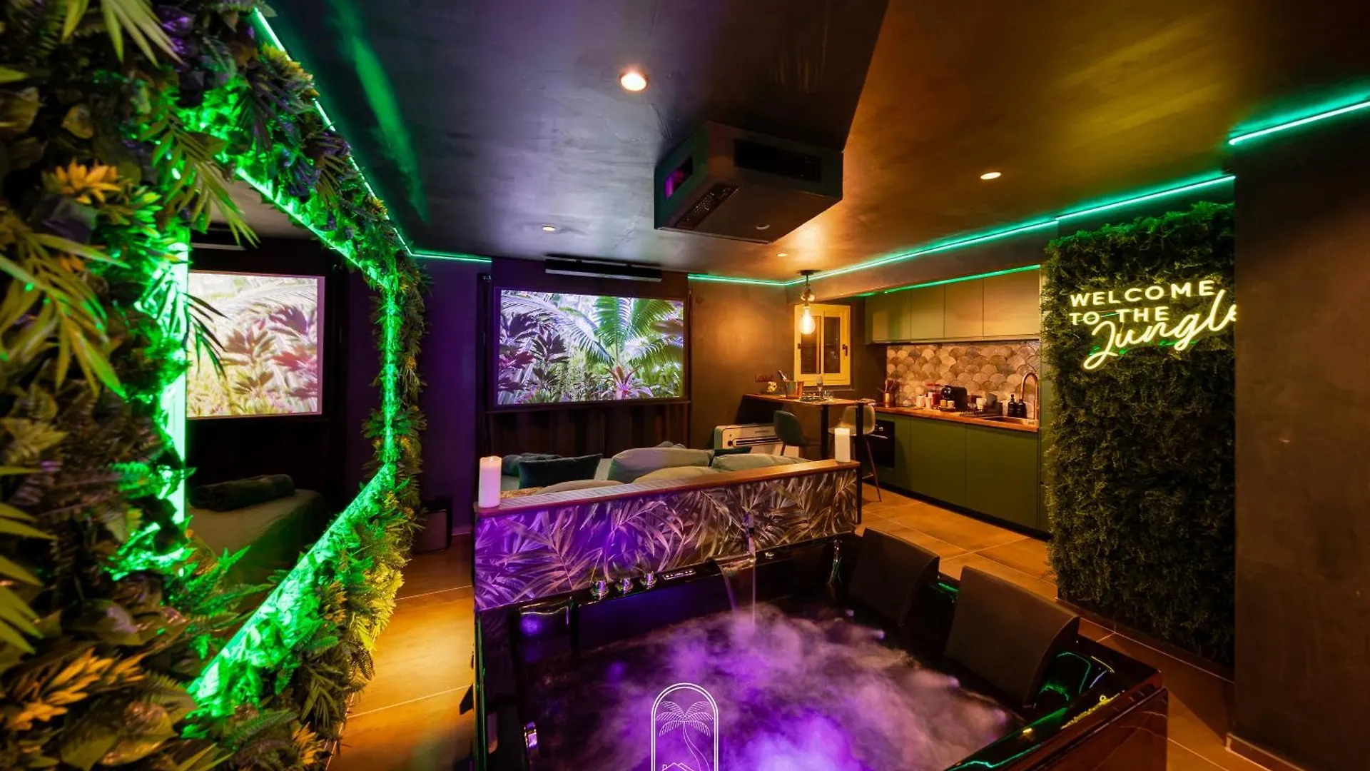 Jungle Love Room Balneo/Cinema By Hc Hyères France